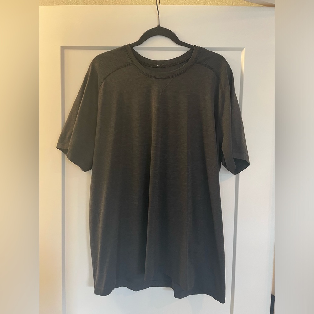 lululemon Men’s short sleeve shirt